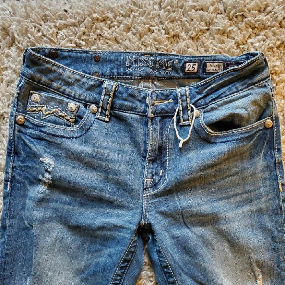 MISS  ME | NWOT Boyfriend Capri Distressed Medium Wash Denim Jeans (Size 25) - Picture 4 of 9